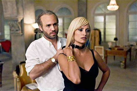 who killed donatella versace documentary netflix|How to Watch The Assassination of Gianni Versace 2021.